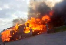 Arde unidad en concurrida y deja cuantiosos daños materiales