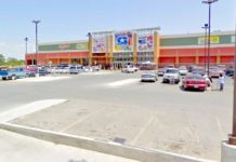 Arrestan a mujer por alterar el orden e intentar sacar mercancía sin pagar de tienda