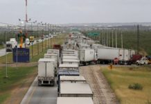 Camioneros mexicanos en EU superan la barrera del idioma con capacitación previa