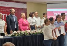 Develan placa conmemorativa del 60 aniversario del CECATI 24