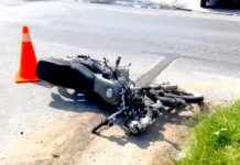 Internan a motociclista tras salir severamente lesionado en accidente vial