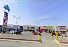 Rateros amagan a su víctima a punta de pistola para despojarla de su unidad