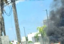 Se quema unidad en concurrida colonia popular dejando daños materiales