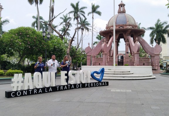 en plaza armas