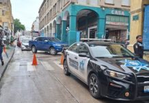 Cierran vialidades para evitar riesgos a la población por desplome de una parte de antiguo edificio