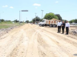 Supervisan obra de pavimentación con concreto en calles de Camargo