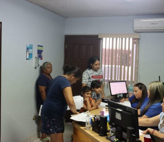 Agradecen padres de familia servicio de transporte gratuito en Miguel Alemán