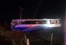 Choca autobus y tractocamión dejando lesionados