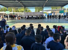 Realizan entrega de libros, uniformes y útiles escolares en Miguel Alemán