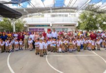 Iluminó sonrisas infantiles la entrega de zapatos y útiles por parte del Alcalde Carlos Peña Ortiz