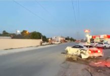 Aparatoso accidente vial deja cuantiosos daños materiales y caos
