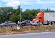 Chocan unidades en carretera a Monterrey dejando daños materiales y caos vial