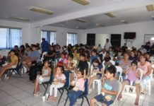 Disfrutan niños Cine en tu colonia