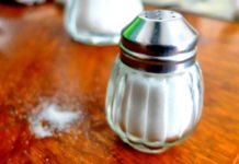 Consumir excesos de sal y azúcar pone en riesgo la salud