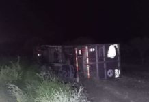 Vuelca trailer en carretera a Tula dejó daños materiales