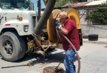 Desazolva Comapa drenaje sanitario en la colonia Pedro J. Méndez