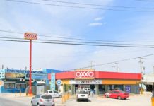 Ratero amaga a empleados de tienda para asaltarlos y llevarse el dinero