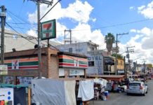 Ratero asalta a empleados de tienda psicológicamente y se lleva el dinero