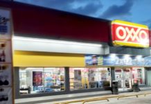Solitario ratero amaga con arma blanca a empleados para asaltar tienda Oxxo
