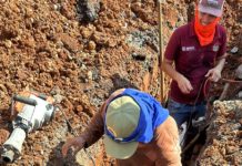 Trabaja Comapa en rehabilitación de drenaje sanitario en la colonia Laredo