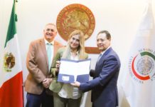 Recibió Maki Ortiz Constancia como Senadora de la República
