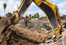Trabaja COMAPA en la rehabilitación de drenaje sanitario en la colonia Del Río