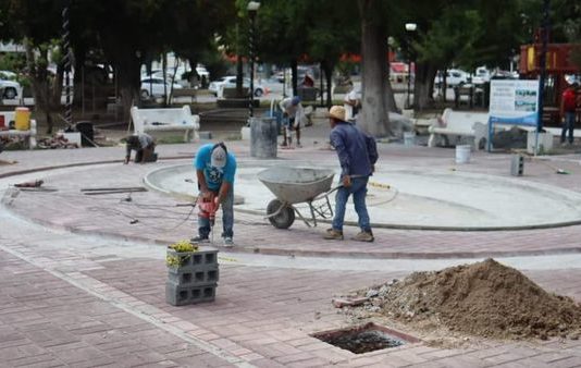 Modernizan plaza principal de Miguel Alemán