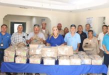 Entregan nuevos uniformes y botas de trabajo a empleados