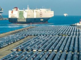 Estados Unidos eleva su tensión con China a un nuevo nivel: prohibirá la venta de todos los coches con piezas o software chinos