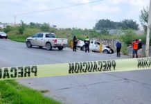 Accidente vial con proyección deja una persona muerta, una lesionada, daños materiales y caos vial