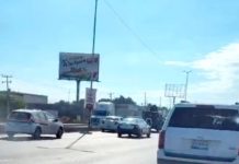 Accidente vial deja cuantiosos daños en unidades y caos