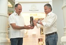 Entrega Chucho Nader a Museo Preseas Internacionales Otorgadas a la Ciudad
