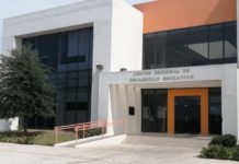 Presentan en el CREDE Exposición Pictórica Colectiva