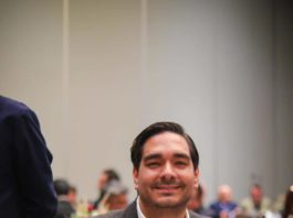 Un líder reconocido: Carlos Peña Ortiz recibe Honorable Distinción de la AALMAC