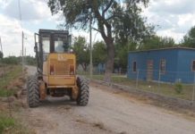 Realizan trabajos de motoconformación en la calle Miguel Hidalgo y Costilla en La Laja