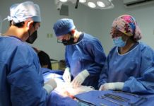 Reconoce IMSS labor de las médicas y médicos en su día