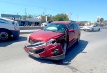 Accidente vial en concurrido boulevard deja cuantiosos daños en unidades