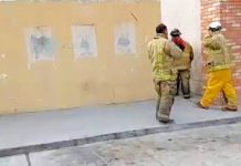 Bomberos sofocan incendio en predio baldío que dejo solo daños materiales