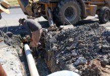 Trabaja COMAPA en la rehabilitación de drenaje sanitario en la colonia La Presa