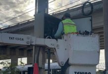 Rehabilitaron cuadrillas municipales red de alumbrado del puente Broncos