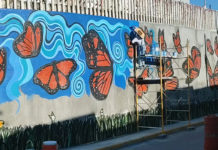 Refuerzan el embellecimiento del Mural de mosaico “La Mariposa Monarca”