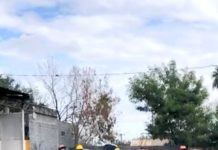 Se queman unidades en predio habilitado como yonke