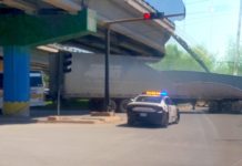 Unidades dejan caos vial en concurrida carretera tras quedar varadas