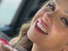 Thalía eleva una oración en medio de la crisis de salud de Ernestina Sodi