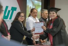 Se graduan profesionistas de universidad Tecnológica