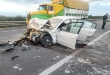 Chocan automóvil y un autobús de la empresa Frontera dejando daños