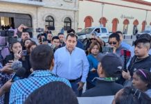 Protestan “carretoneros” frente a palacio de gobierno