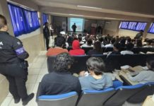 Estudiantes de preparatoria reciben plática preventiva de la Brigada ‘’Mujeres Libres de Violencia’’