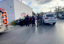 Choque de unidades deja un lesionado, daños materiales y caos