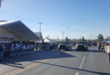 Desfilan militares en día de la Revolución y son aplaudidos por la ciudadanía